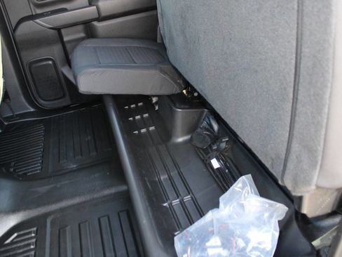 Used 2022 Chevrolet Silverado 2500 LT w/ Convenience Package image 38