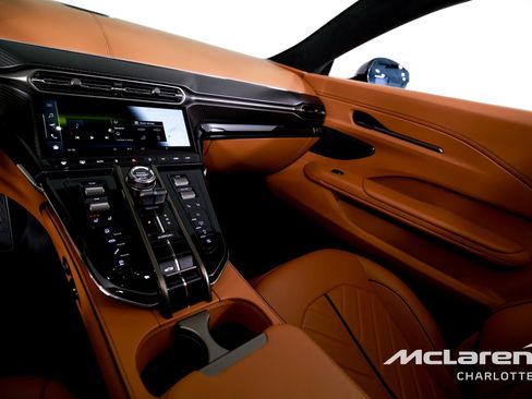 Used 2026 Aston Martin V8 Vantage S RWD image 16