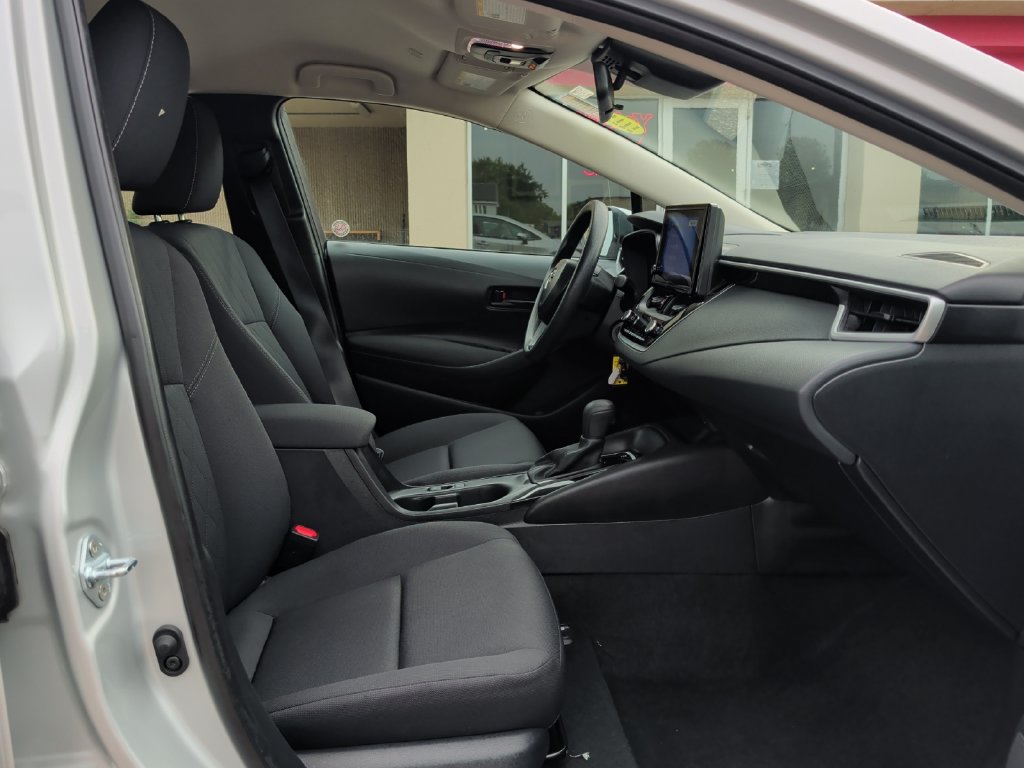 Used 2025 Toyota Corolla LE FWD image 37