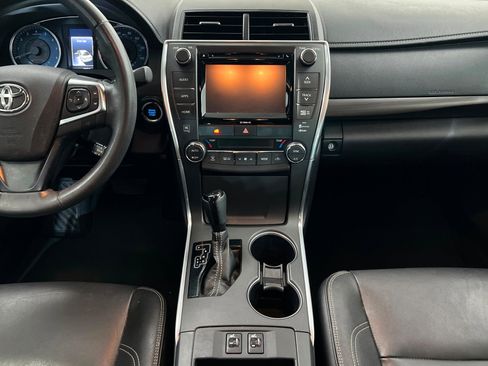 Used 2017 Toyota Camry XLE w/ Moonroof Package FWD image 14
