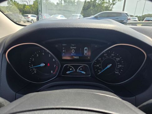 Used 2015 Ford Focus SE w/ SE Sport Package FWD image 12