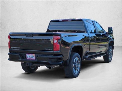 Used 2022 Chevrolet Silverado 2500 Custom w/ Custom Value Package image 5