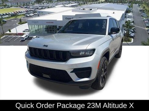 Certified 2025 Jeep Grand Cherokee Altitude AWD/4WD image 3