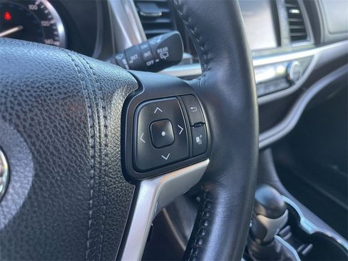 Used 2015 Toyota Highlander XLE image 23