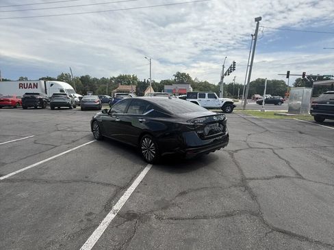 Used 2023 Nissan Altima 2.5 SV FWD image 10