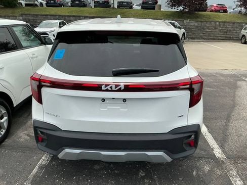 Used 2026 Kia Seltos LX AWD/4WD image 9