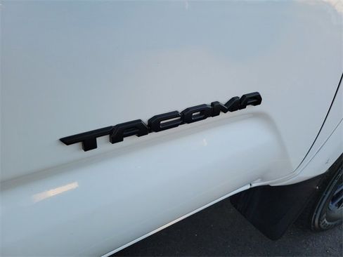 Used 2023 Toyota Tacoma TRD Sport image 11