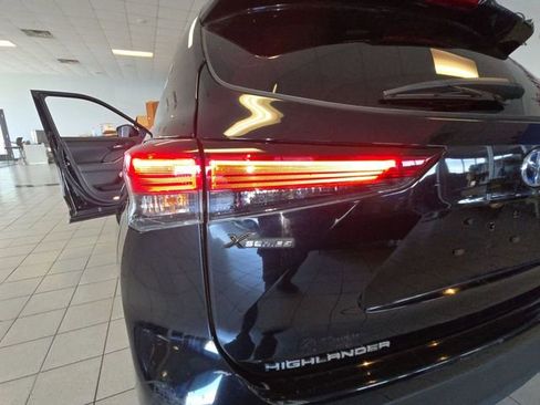 Used 2023 Toyota Highlander XLE image 30