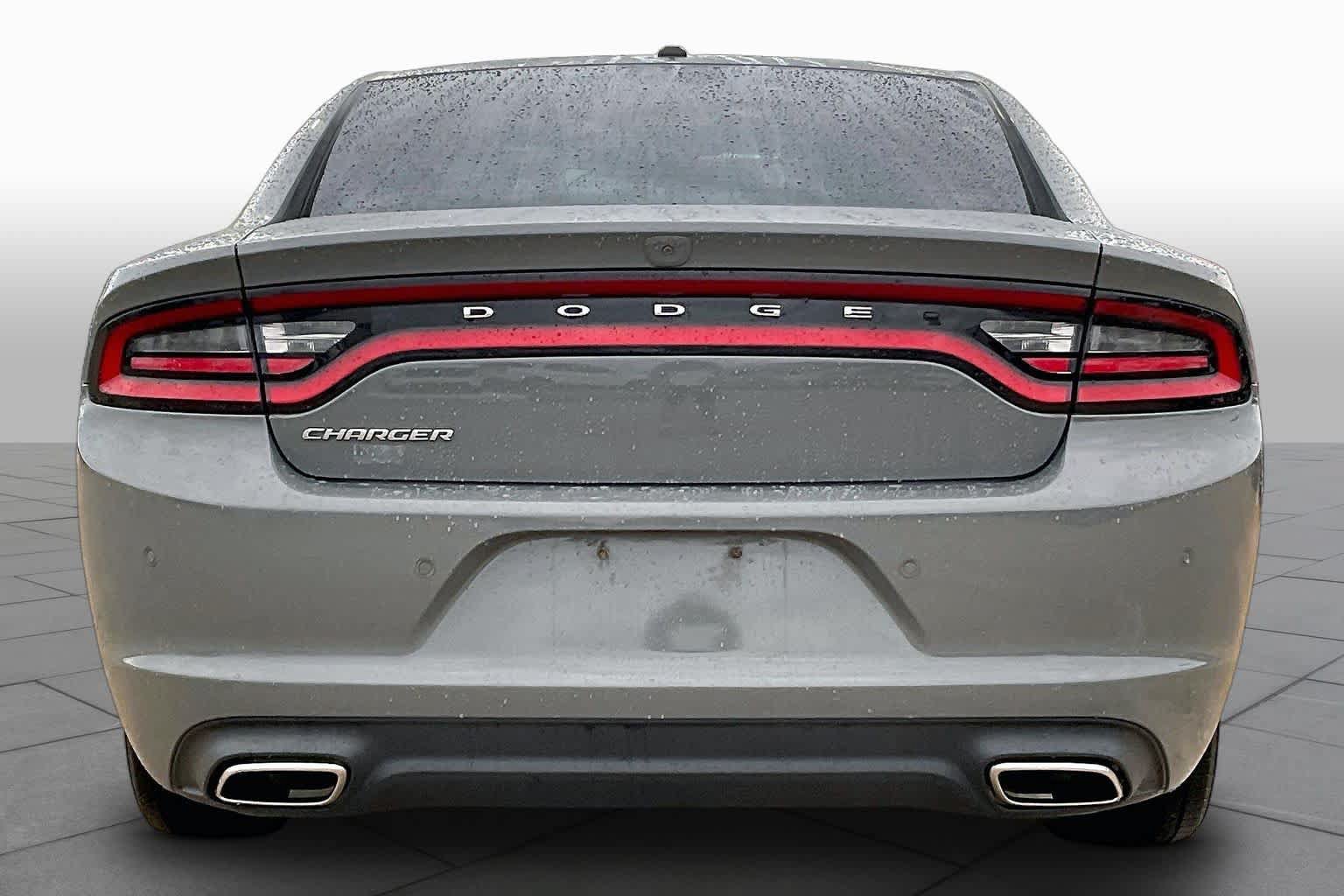 Used 2019 Dodge Charger SXT RWD image 4