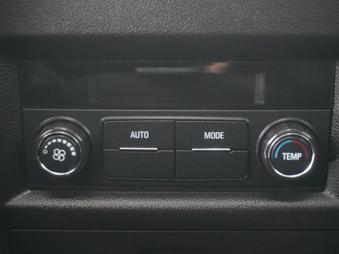 Used 2020 Chevrolet Traverse LT FWD image 15
