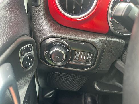 Used 2019 Jeep Wrangler Unlimited Rubicon AWD/4WD image 34