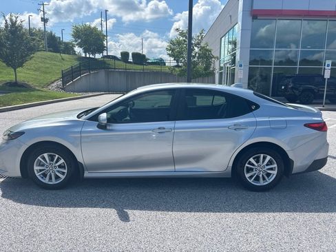 Used 2025 Toyota Camry LE AWD/4WD image 5