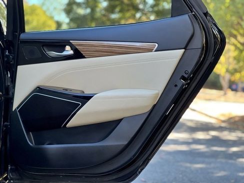 Used 2019 Kia Cadenza Premium image 21