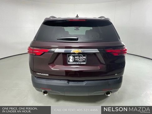Used 2022 Chevrolet Traverse LT FWD image 9