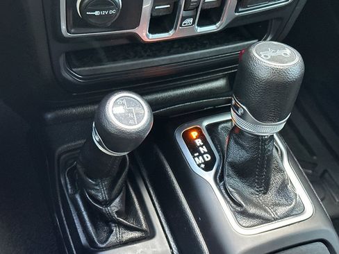 Used 2019 Jeep Wrangler Unlimited Sport S AWD/4WD image 23