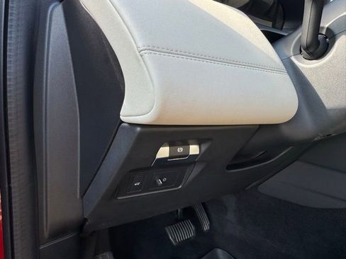 Used 2020 Land Rover Discovery Sport SE image 20