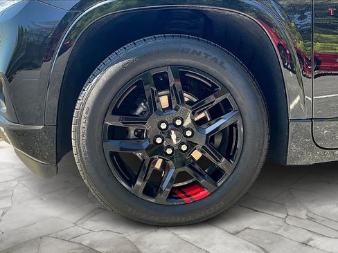 Used 2021 Chevrolet Traverse Premier w/ Redline Edition FWD image 9