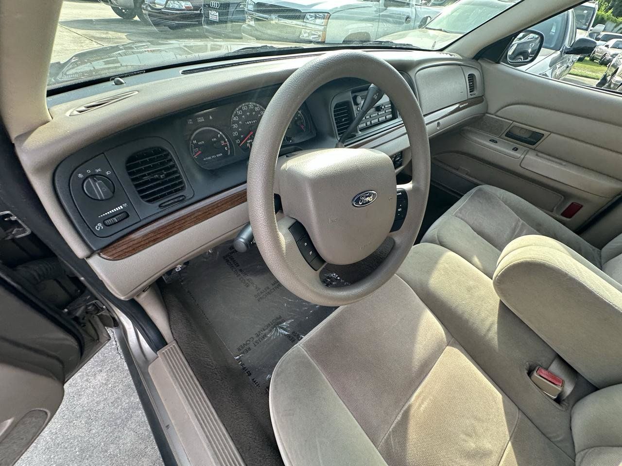 Used 2005 Ford Crown Victoria RWD image 44