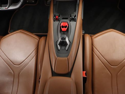 Used 2024 Lamborghini Revuelto image 17