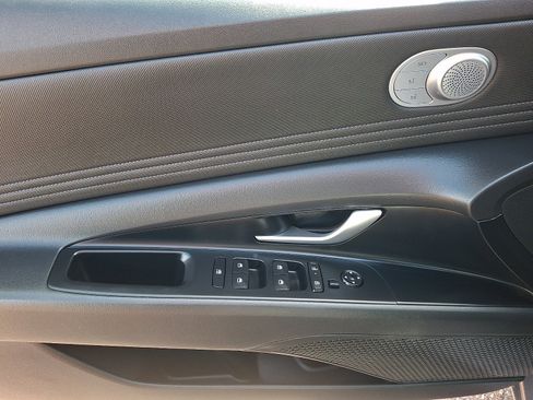 Used 2024 Hyundai Elantra Limited FWD image 12
