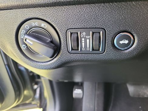 Used 2020 Dodge Charger SXT RWD image 21