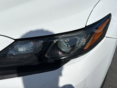 Used 2021 Toyota Camry SE w/ Convenience Package image 6