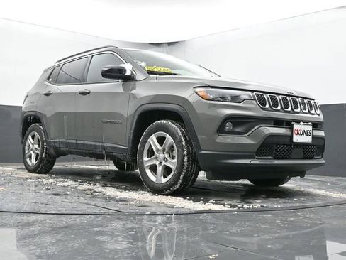 Used 2024 Jeep Compass Latitude image 41