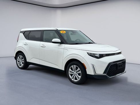 Used 2023 Kia Soul LX image 7