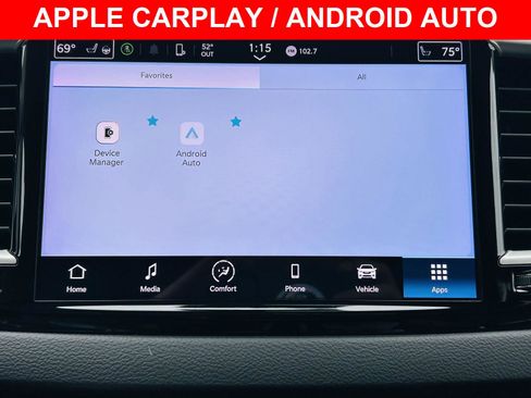 Used 2023 Chrysler Pacifica Touring-L image 4