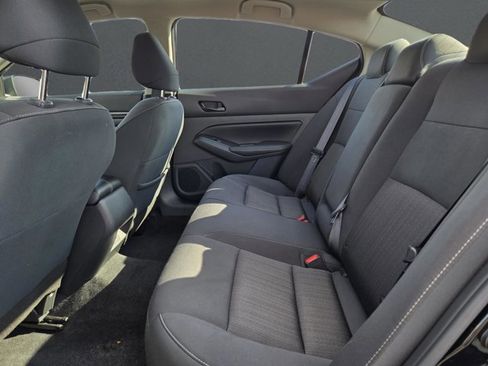 Used 2025 Nissan Altima 2.5 SV image 12