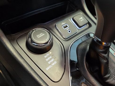 Used 2020 Jeep Cherokee Limited AWD/4WD image 26