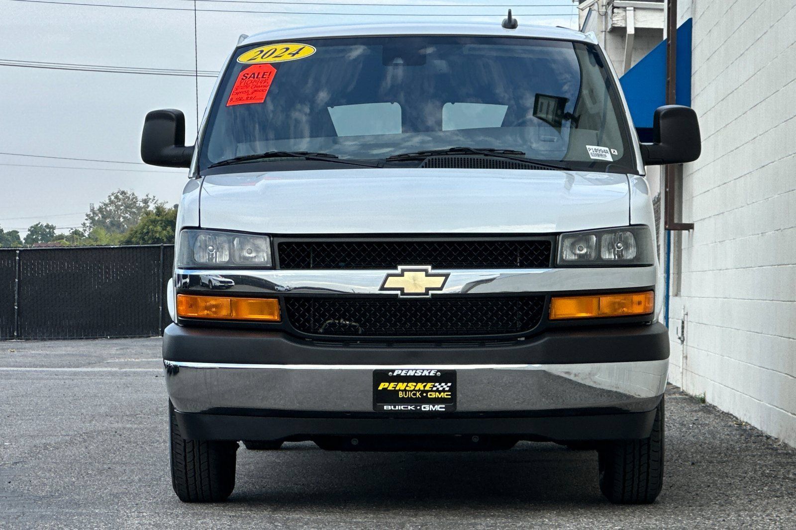 Certified 2024 Chevrolet Express 3500 LT w/ LT Preferred Equipment Group RWD image 9