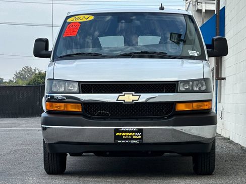 Certified 2024 Chevrolet Express 3500 LT w/ LT Preferred Equipment Group RWD image 9