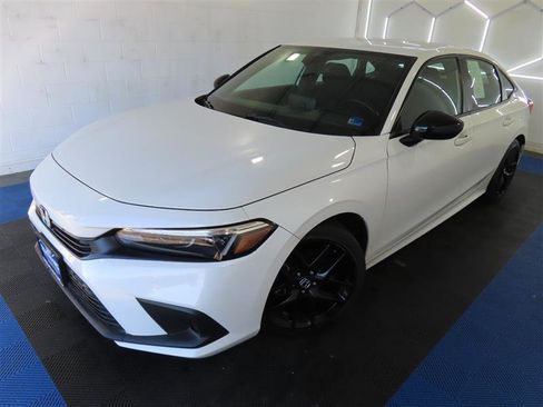 Used 2023 Honda Civic Sport image 4