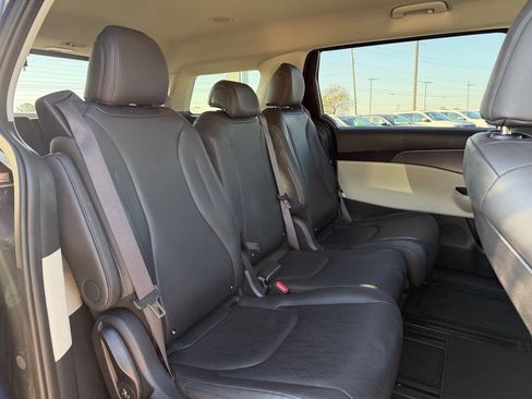 Certified 2024 Kia Carnival LX FWD image 28