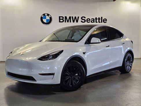 Used 2023 Tesla Model Y AWD image 1