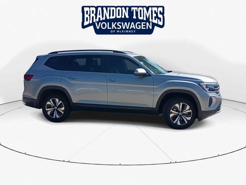 Certified 2026 Volkswagen Atlas SE FWD image 3