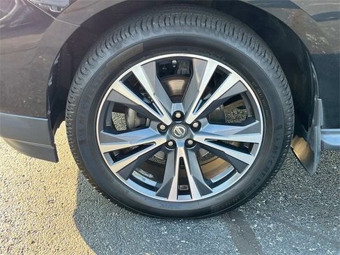 Used 2018 Nissan Pathfinder Platinum image 10