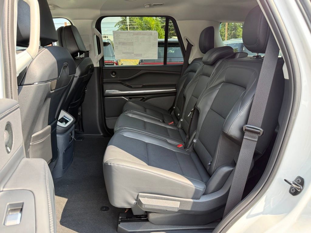 New 2027 Lincoln Navigator Premiere AWD/4WD image 11