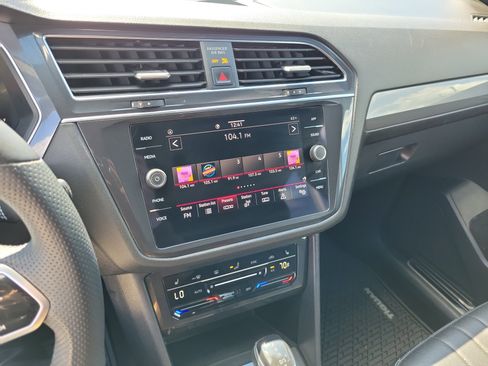 Used 2023 Volkswagen Tiguan SE R-Line image 27