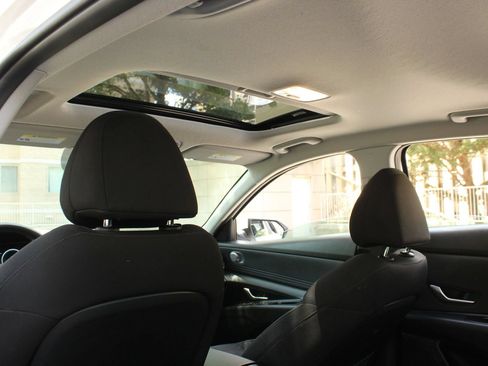 Used 2025 Hyundai Elantra SEL FWD image 21