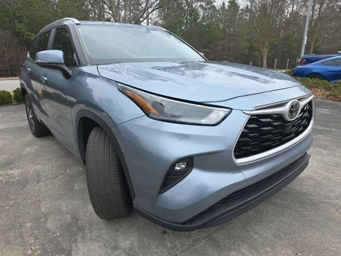 Used 2023 Toyota Highlander XLE image 9