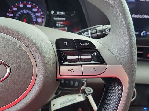 Certified 2023 Hyundai Elantra SE image 6