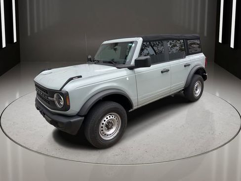 Used 2022 Ford Bronco 4-Door image 2