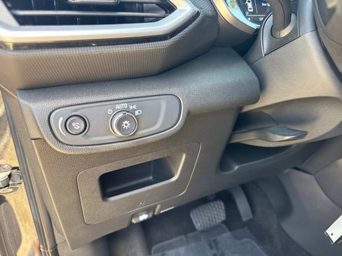 Used 2023 Chevrolet TrailBlazer LS FWD image 30