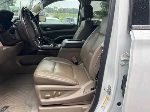 Used 2019 Chevrolet Tahoe LT w/ Luxury Package AWD/4WD image 9