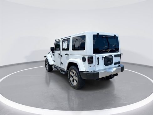 Used 2017 Jeep Wrangler Unlimited Sahara AWD/4WD image 6
