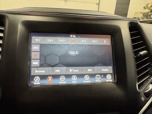 Used 2020 Jeep Cherokee Latitude Plus w/ Cold Weather Group image 34