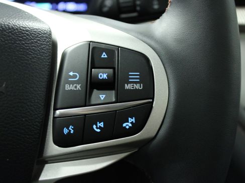 Used 2025 Ford Explorer Active w/ Active Comfort Package image 22