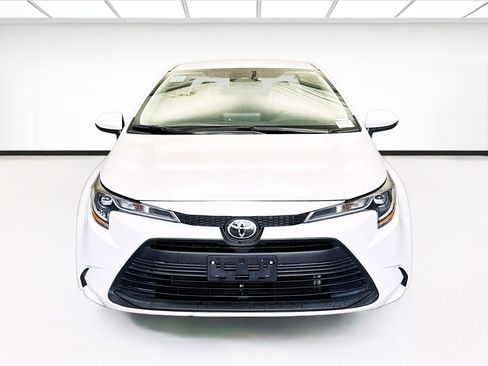 Used 2023 Toyota Corolla LE image 2